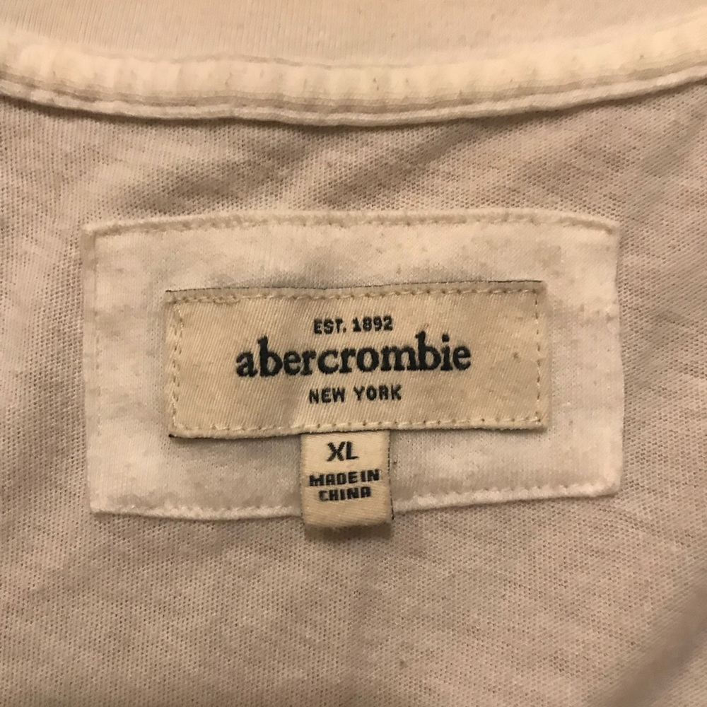 Abercrombie butterfly T-shirt - Picture 3 of 3